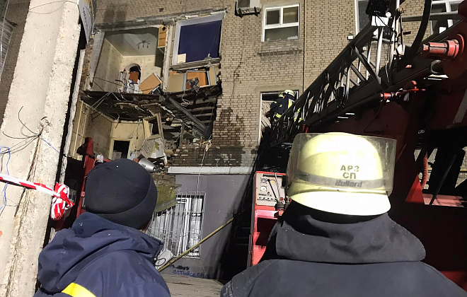 В одном из домов Запорожья ночью произошел взрыв: спасатели продолжают поиски возможных пострадавших, разбирая разрушенные конструкции (ВИДЕО)