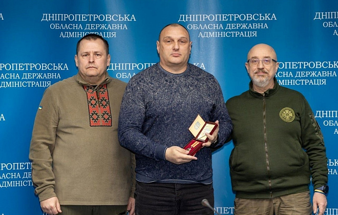 Фахівця АТ «Дніпропетровськгаз» нагородили відзнакою «За сприяння Збройним Силам України»