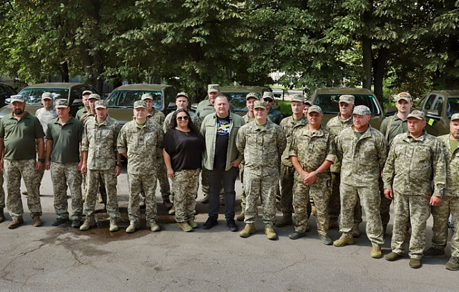 Ще 15 пікапів і 25 дронів. Дніпро продовжує системно забезпечувати ЗСУ необхідним