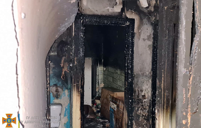 Взрыв с последующим возгоранием: в Каменском в результате пожара пострадал парень (ВИДЕО)