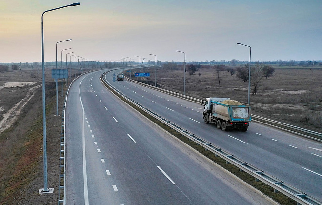 Из-за жары на дорогах Днепропетровщины действует запрет на движение большегрузов