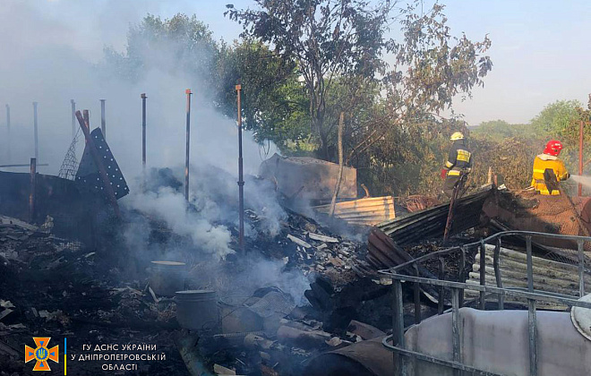 На Дніпропетровщині спалахнула приватна садиба: внаслідок пожежі загинули тварини