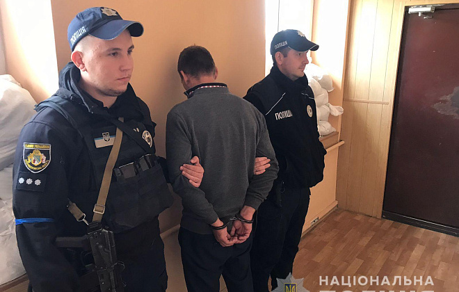 Пройшов за дівчиною у під’їзд, зґвалтував та пограбував: у Новокодацькому районі Дніпра поліціянти затримали 43-річного чоловіка 