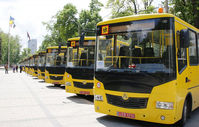 13 новеньких автобусов будут возить школьников четырех громад Днепропетровской области