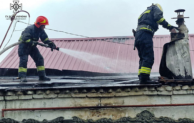 Сьогодні вранці у Дніпрі спалахнув житловий будинок (ФОТО)