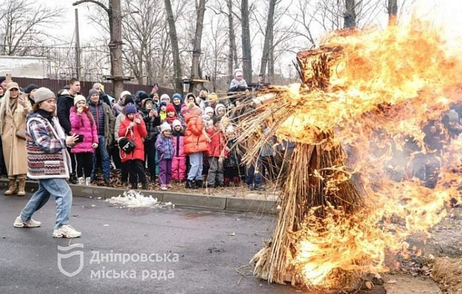 Понад три тисячі вареників, народні гуляння зі спаленням Марени: у Дніпрі відсвяткували Колодія