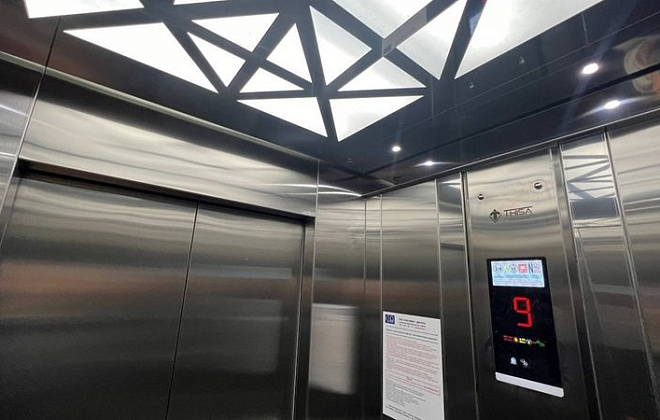 «Під час відключення світла з ліфта можна вийти»: Дніпро продовжує ремонтувати аварійні підйомники